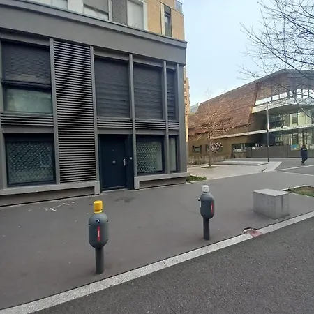 Dans Un Duplexe Proche De Paris * Saint-Ouen (Seine-Saint-Denis)